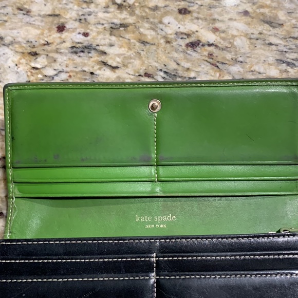 Kate spade black leather wallet with green interior 1 zip pouch 3 pockets - Picture 7 of 13